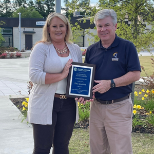 Tina Goodwin, Alumni, receiving award from Dr. Kevin Pollock